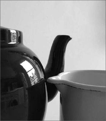 Picture of a tea pot and milk jug
